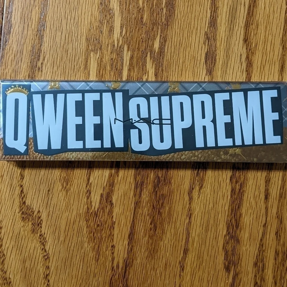 MAC Qween Supreme Eye Shadow Palette